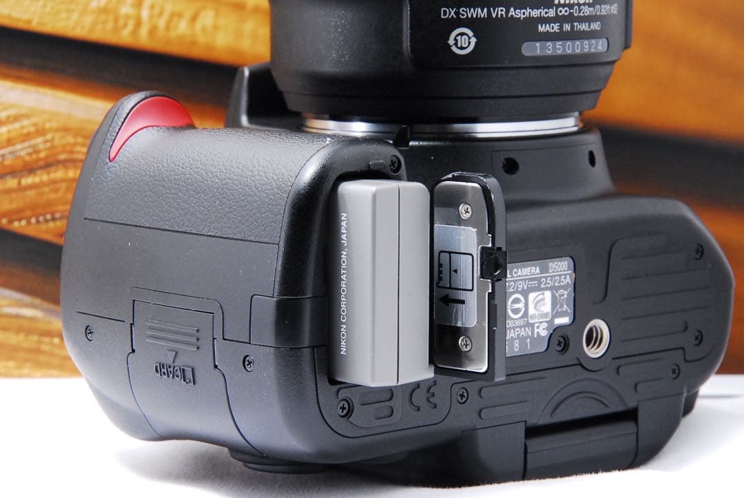 【美品】Nikon D5000 一眼レフ★16-85mm ★ショット数1855回