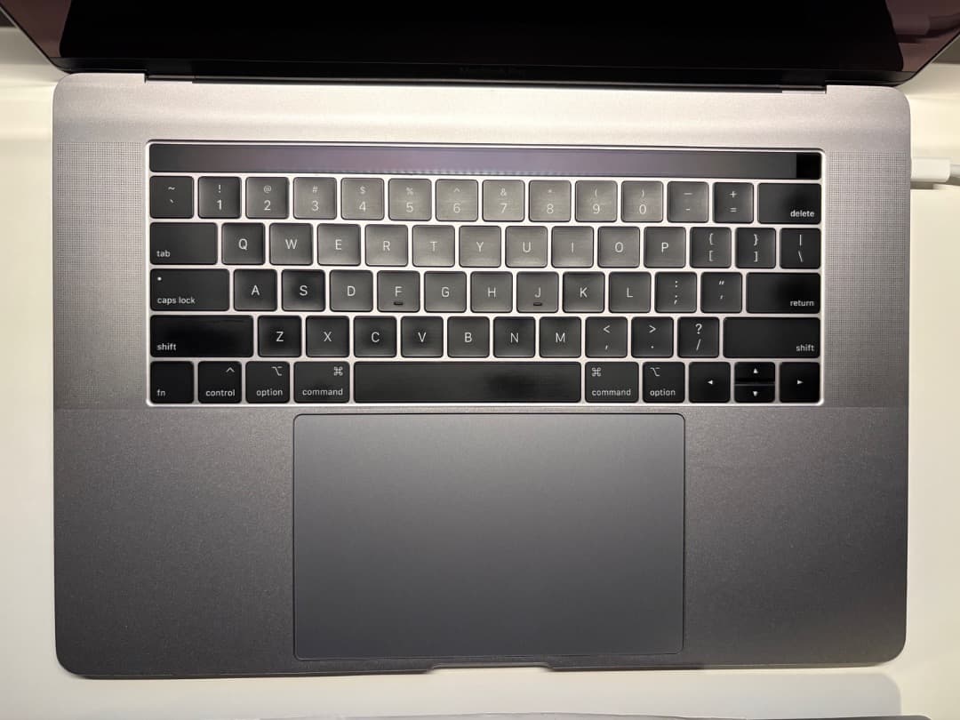 おまけ付き　MacBook Pro 2019 15インチ i9/32GB/1TB