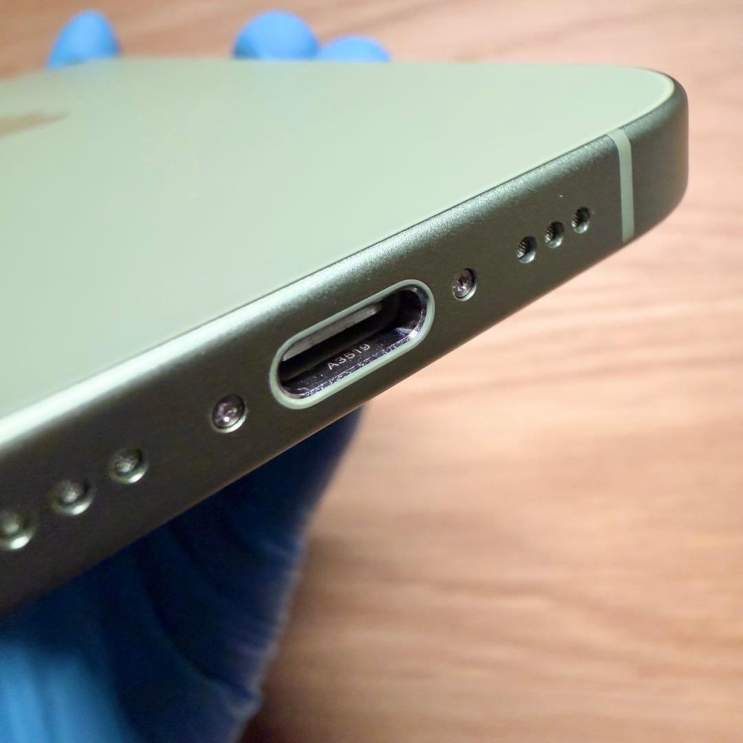 【中古】Apple iPhone17 256GB セージ & 純正アクセサリ