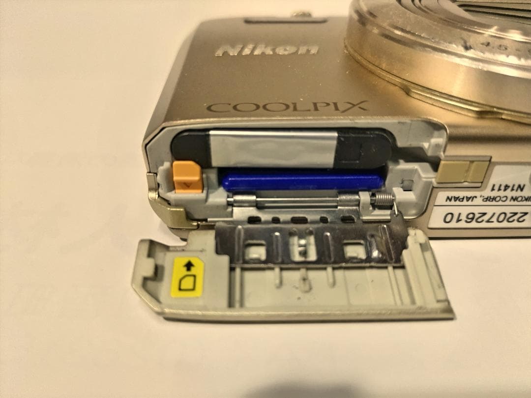 美品動作品　Nikon ニコン COOLPIX S7000 ゴールド