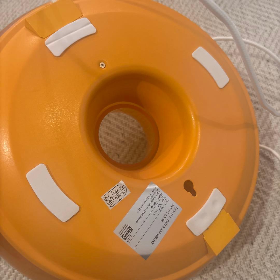 IKEA VARMBLIXT ドーナツ型ランプ