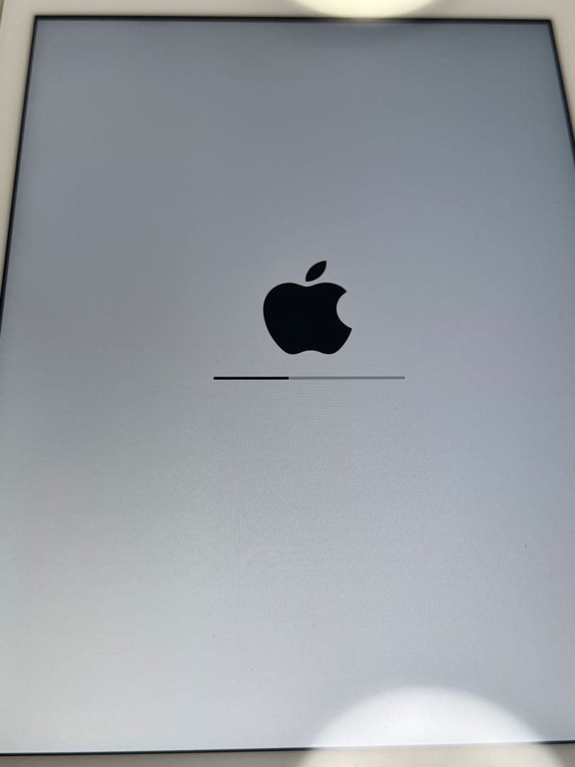 【ケース付き】iPad 第6世代　シルバー 32GB WiFiモデル
