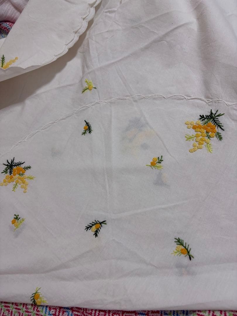 ミモザ刺繍テーブルクロス円形 140cm