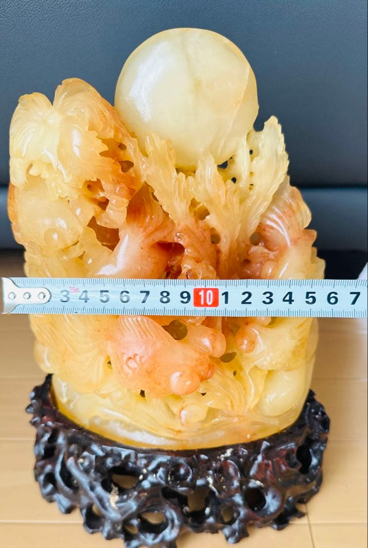 天然石彫刻 魚と水草のデザイン高さ 約3 0cm ×横 約16cm