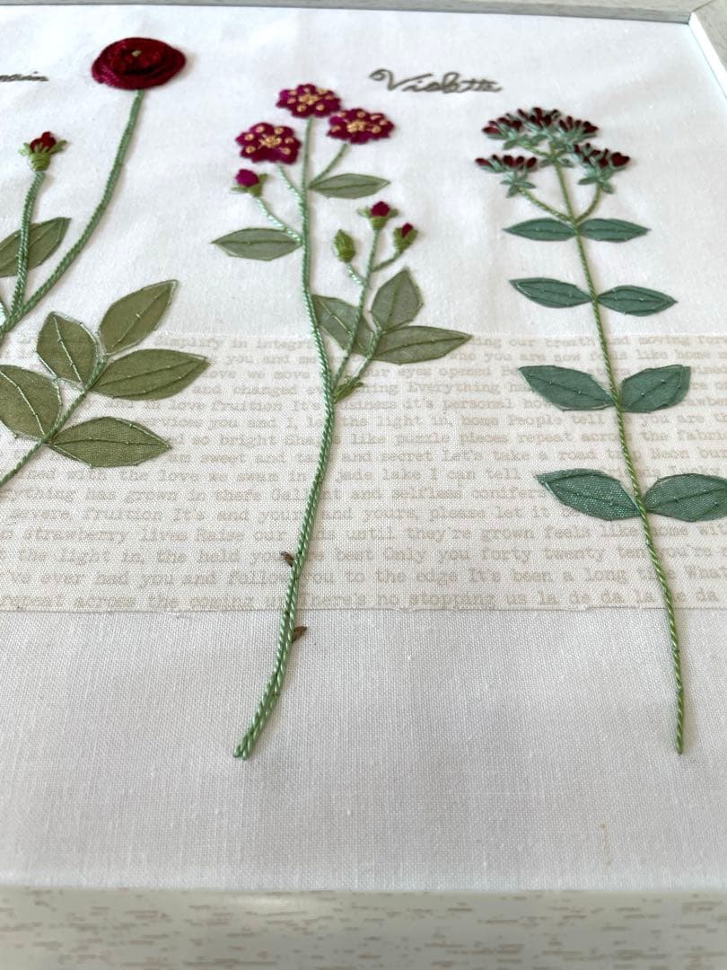 青木和子　刺繍　完成品　バラの咲く庭　「ダークカラーの薔薇」　12
