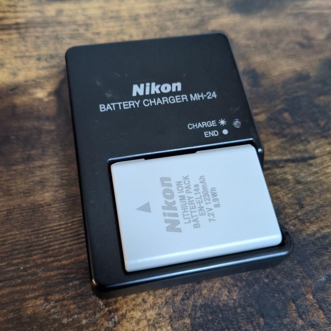Nikon D3300 デジタル一眼レフカメラ レンズ付き