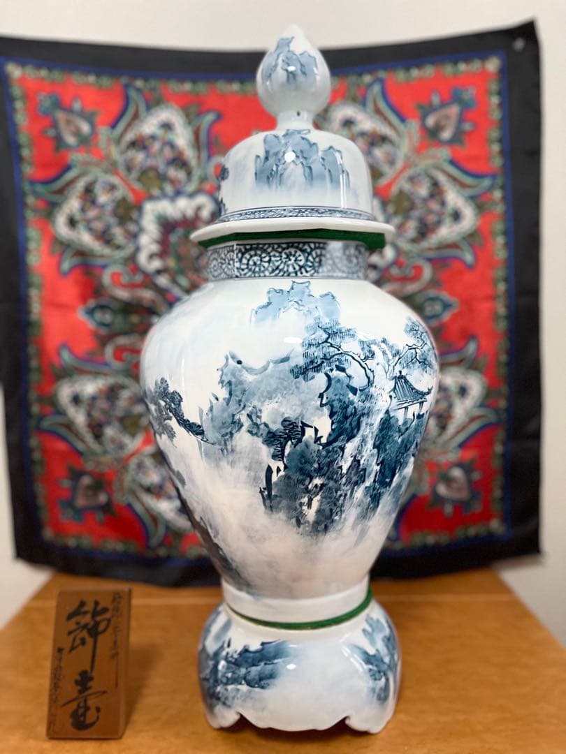 青白磁 蓋付き花瓶 山水画