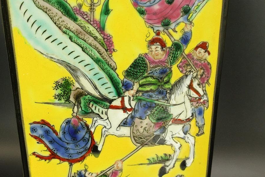 中国美術 色絵人物紋 四方瓶(P127)