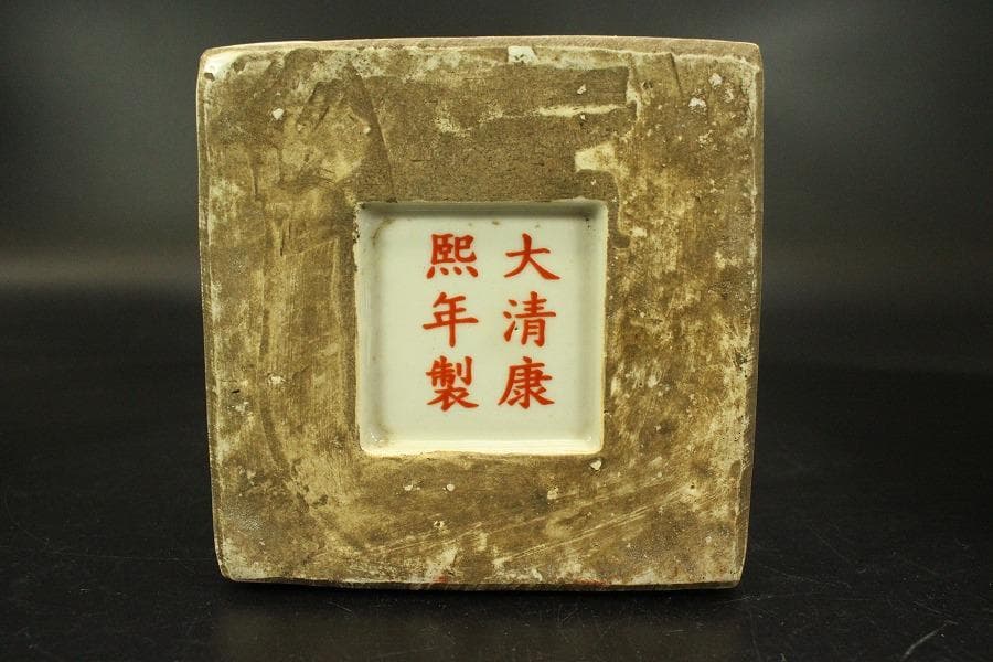 中国美術 色絵人物紋 四方瓶(P127)