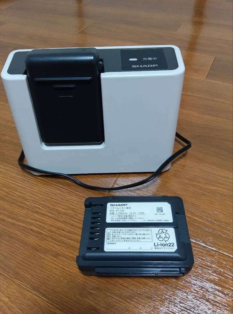 SHARPコードレス掃除機 バッテリー2個付きでお得です！