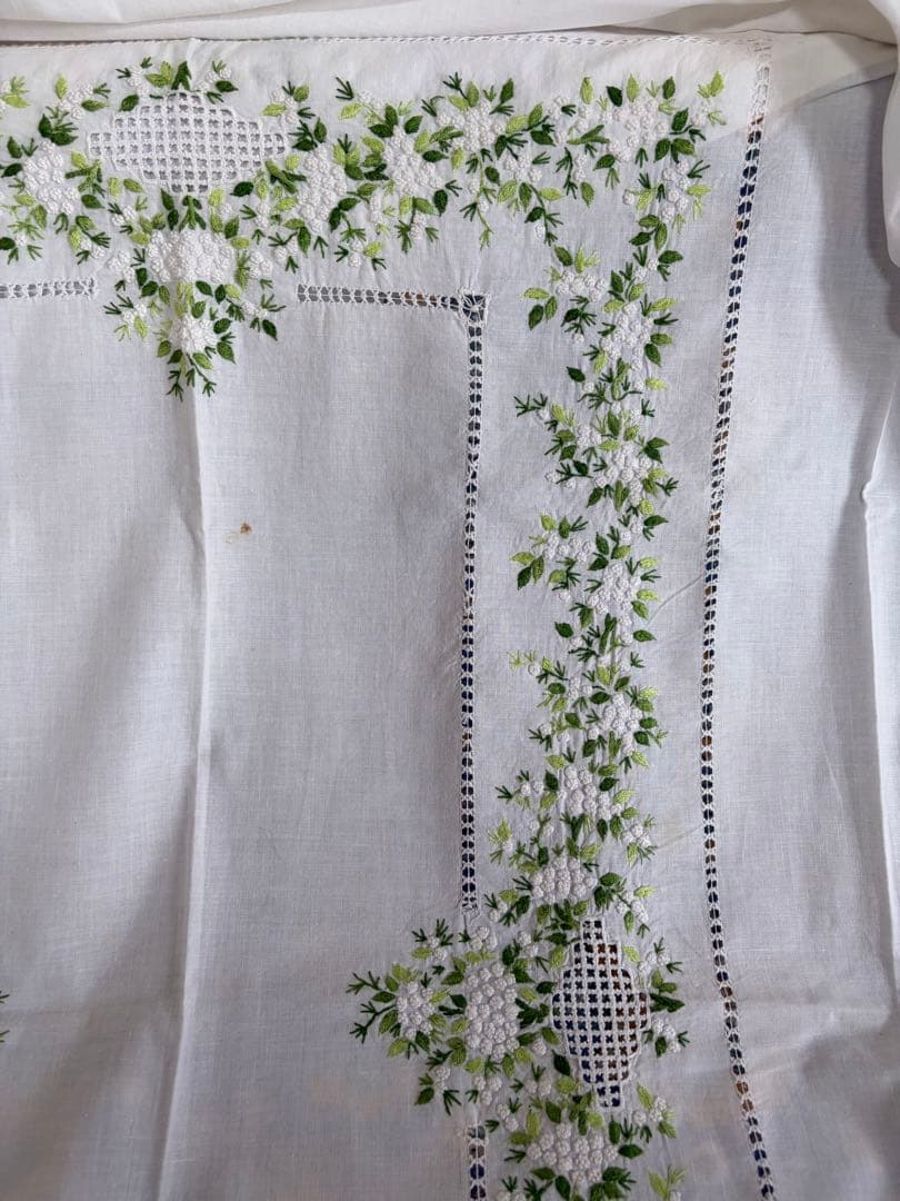 花柄刺繍テーブルクロス　ミモザ140x 200cm
