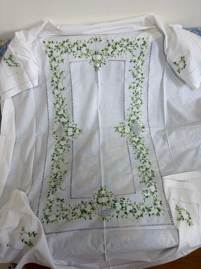 花柄刺繍テーブルクロス　ミモザ140x 200cm