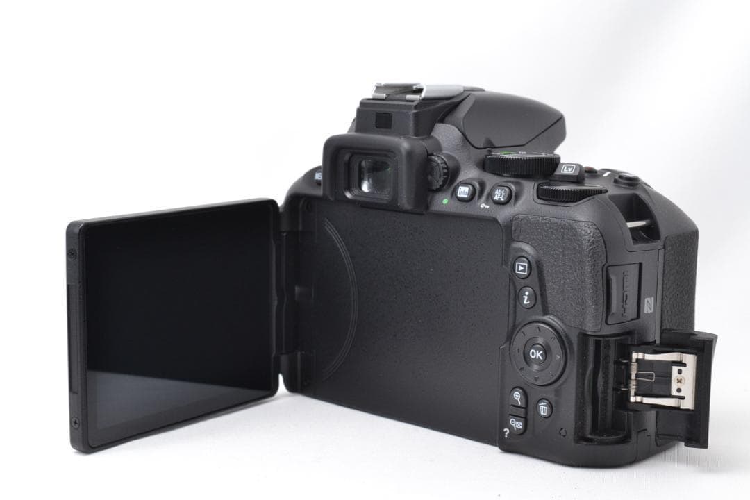 ■ 美品 S数4,016回 ■ ニコン　Nikon D5600 レンズキット