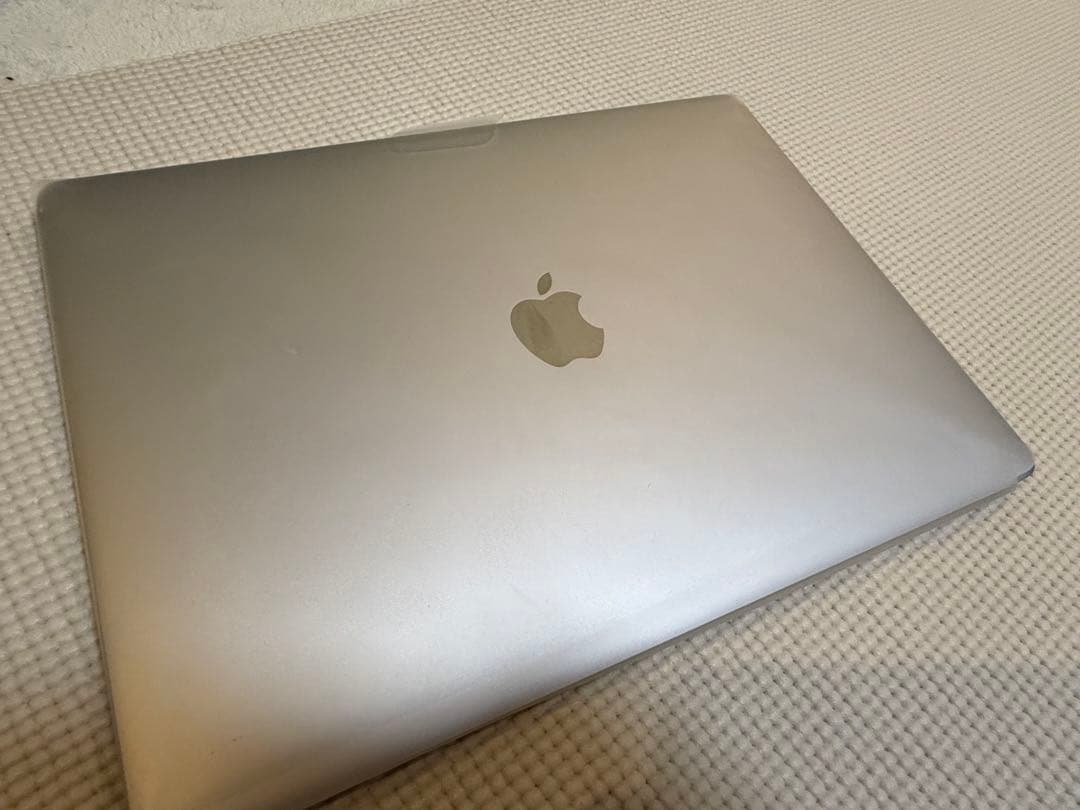 Apple MacBook pro本体 画面不良 小傷あり