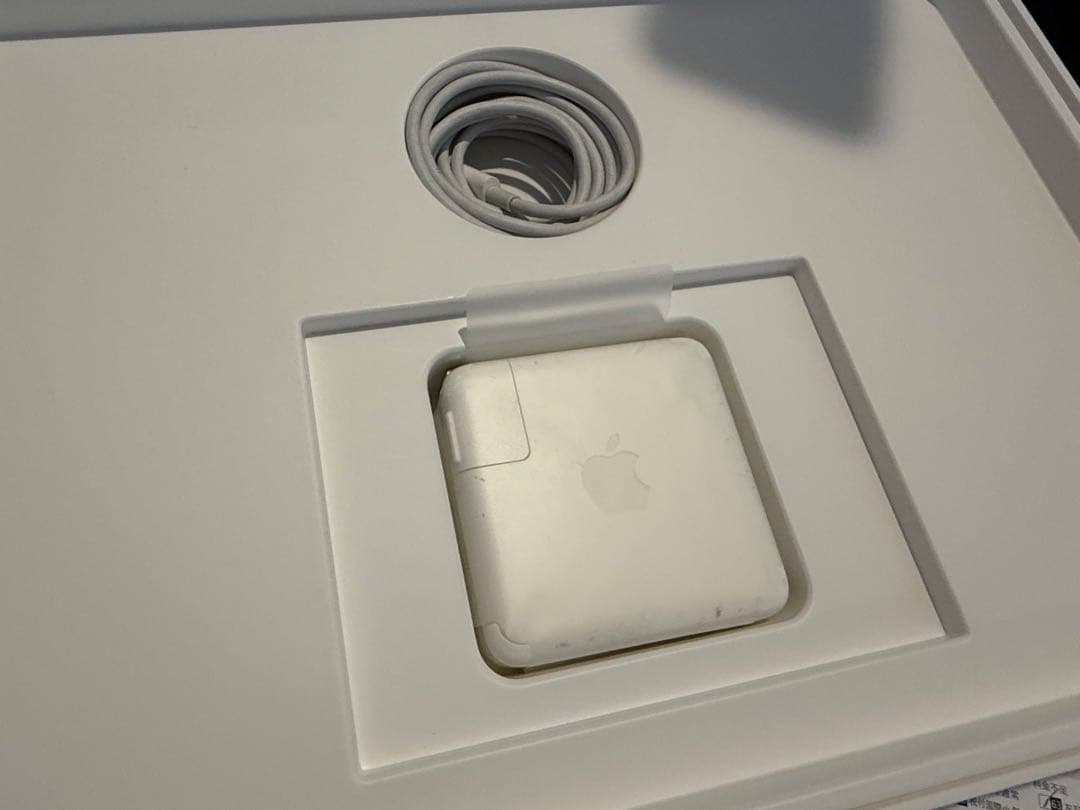 Apple MacBook pro本体 画面不良 小傷あり