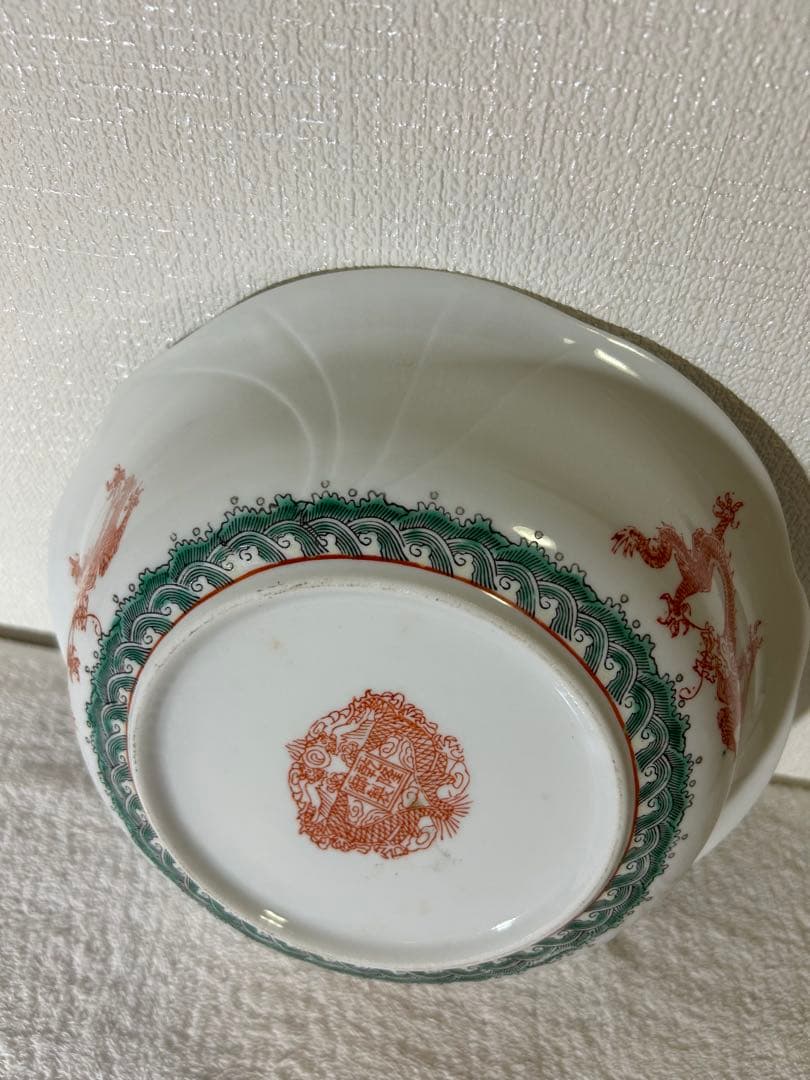 清時代　乾隆年製 粉彩献上五爪雲龍文