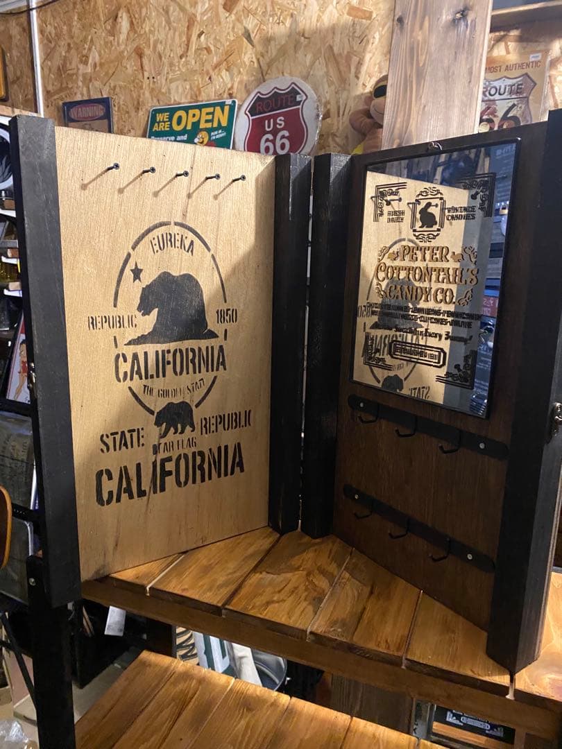 パブミラー付き　アクセサリー収納　アメリカン　カリフォルニア