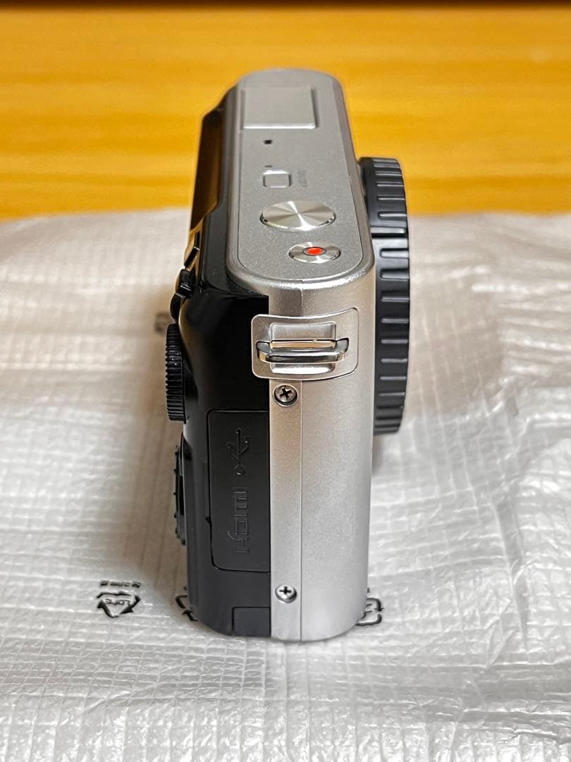 美品 動作確認済み Nikon 1 J1 箱、バッテリー付き