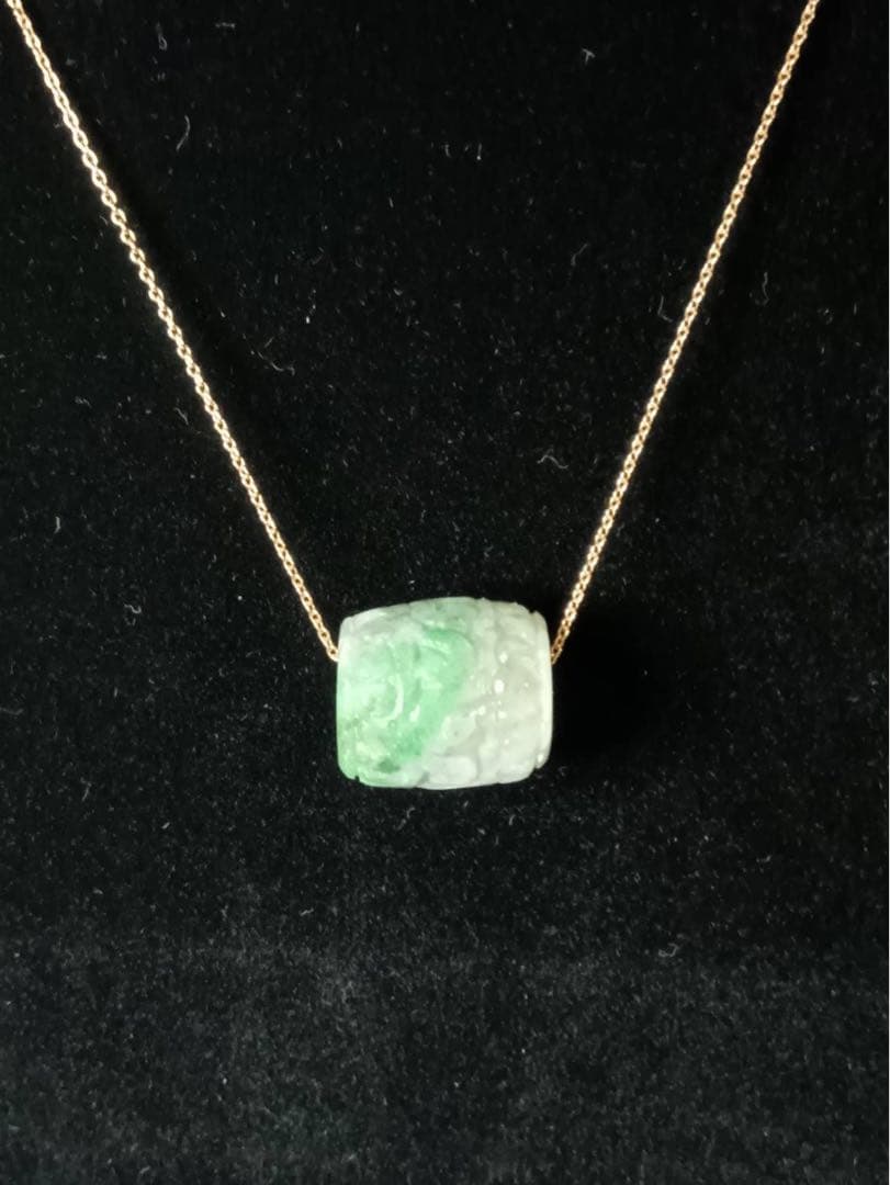 新品✨本翡翠☆ 彫翡翠✨ペンダント✨無処理　ミャンマー産 ⭐A貨　ペンダントのみ