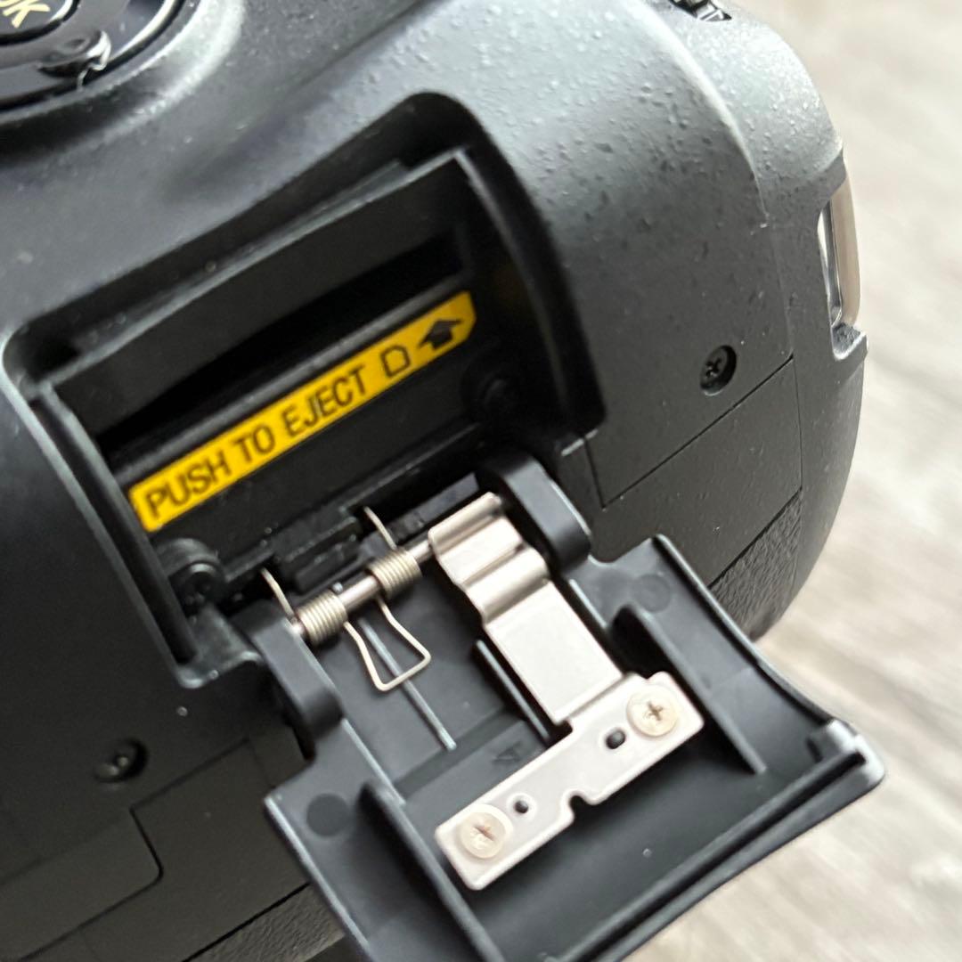 Nikon D60 デジタル一眼レフカメラ