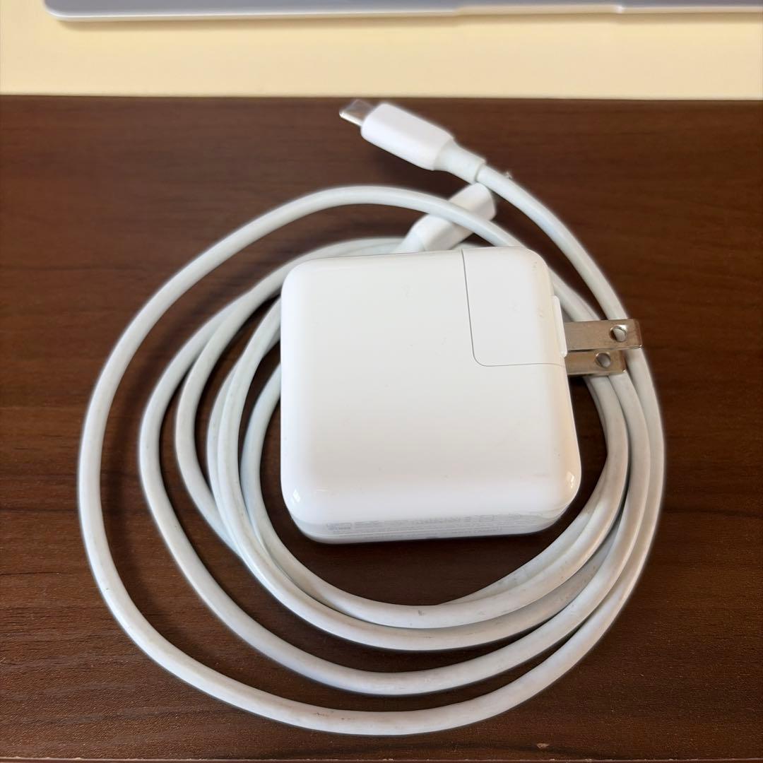 美品　MacBook Air M1 8GB 256GB