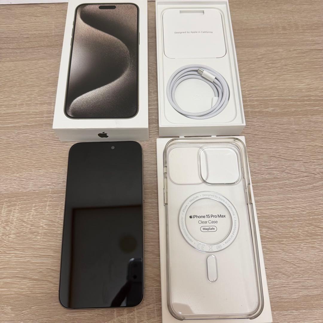 iPhone 15 Pro Max 本体 + 充電ケーブル + クリアケース