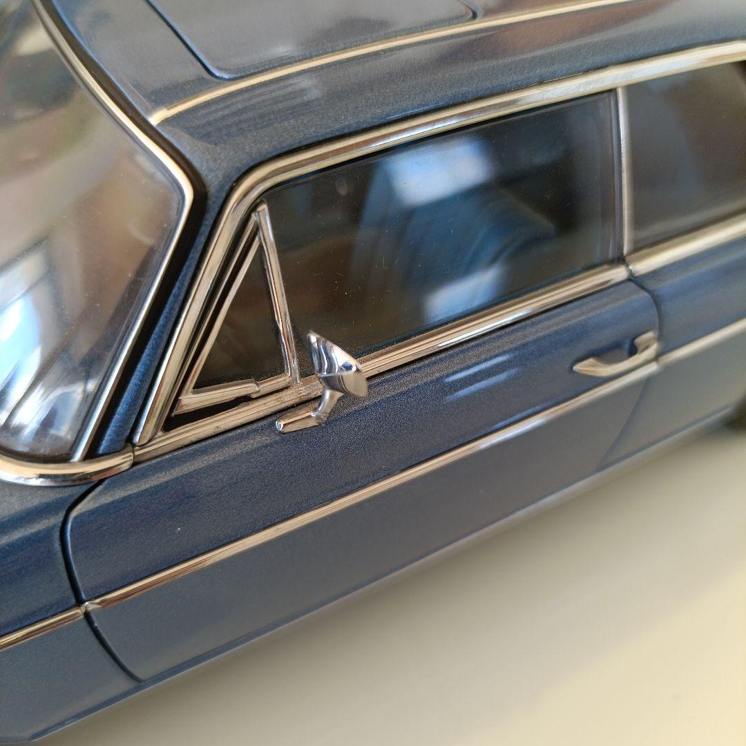 オートアート製　Mercedes-Benz /8 Coupé 1/18