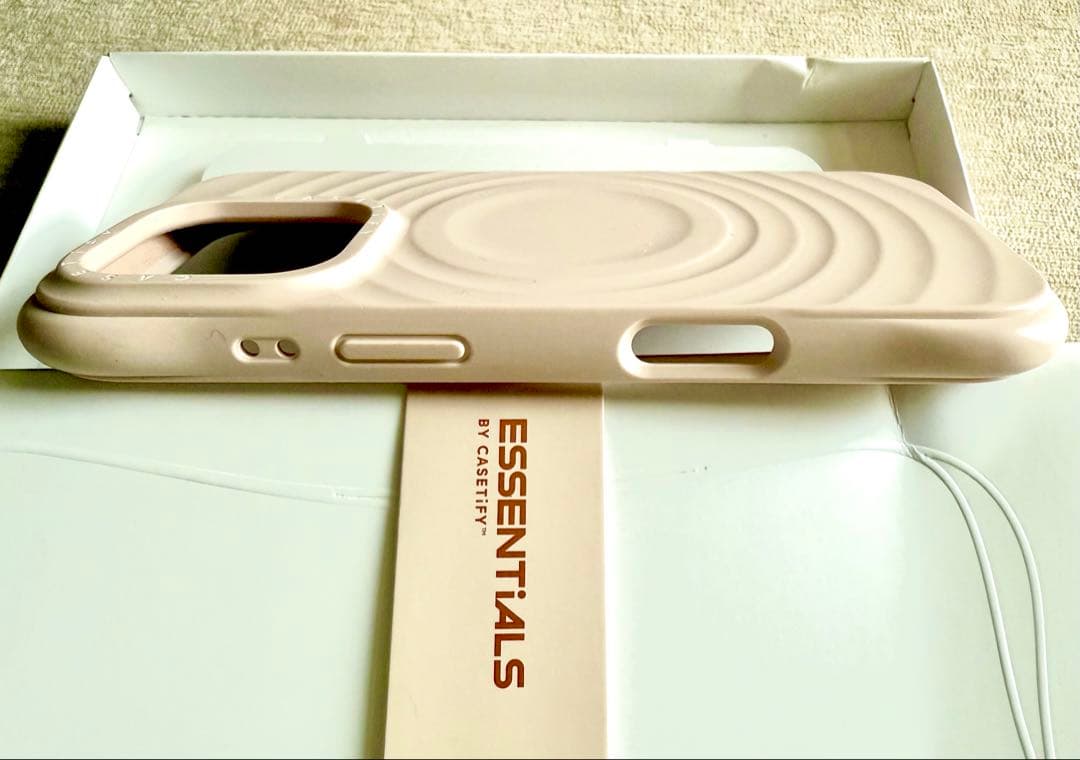 CASSETIFY iPhone 16 Pro シリコンケース ／オーツ