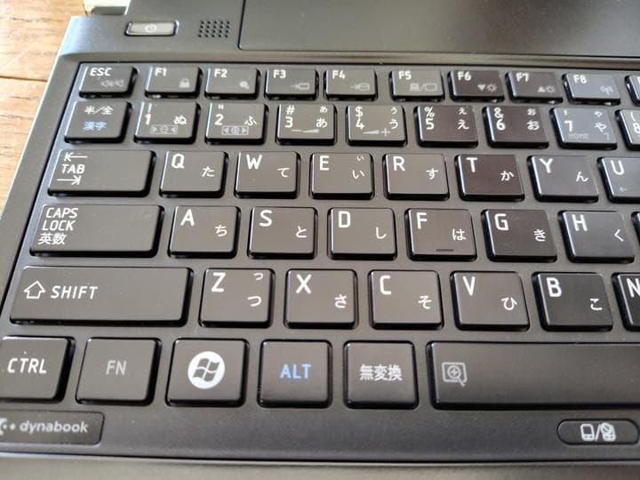 TOSHIBA 13.3型ノートPC メモリ8GB+Corei3+SSD128