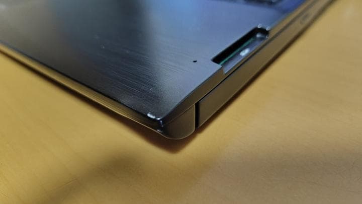 TOSHIBA 13.3型ノートPC メモリ8GB+Corei3+SSD128