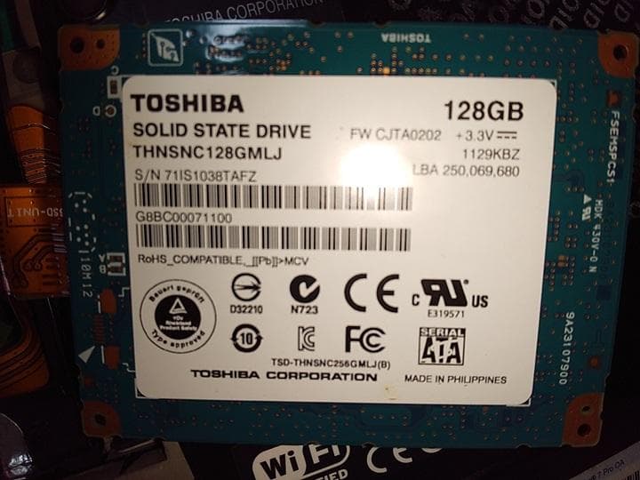 TOSHIBA 13.3型ノートPC メモリ8GB+Corei3+SSD128
