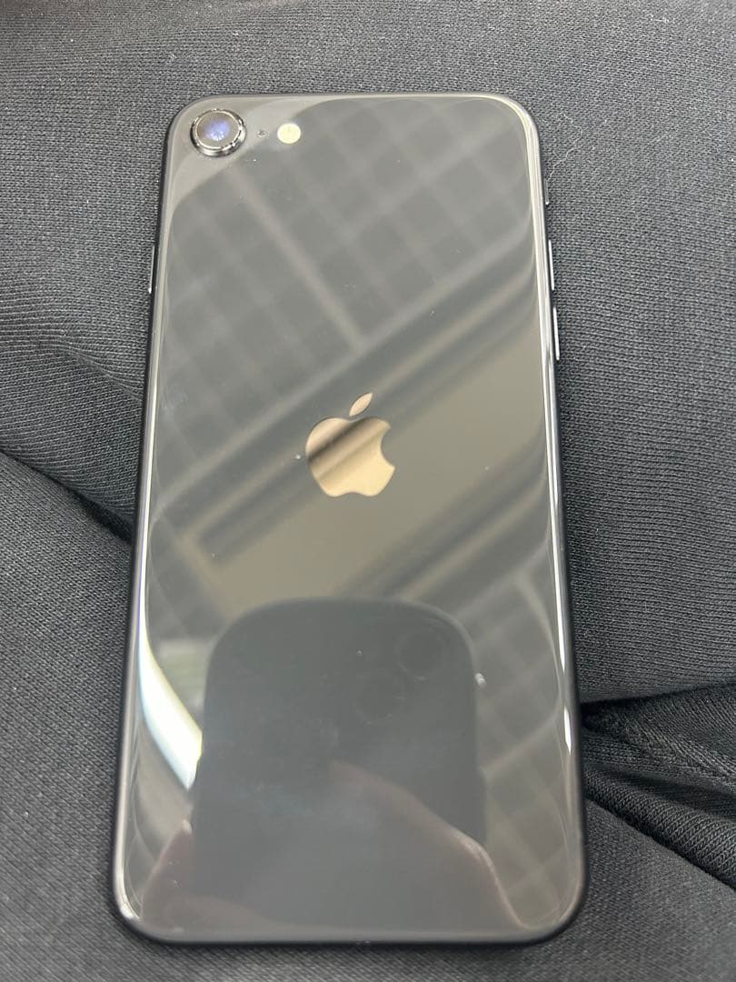 Apple iPhone SE（第2世代） 本体 ブラック シマエナガ　スマホ