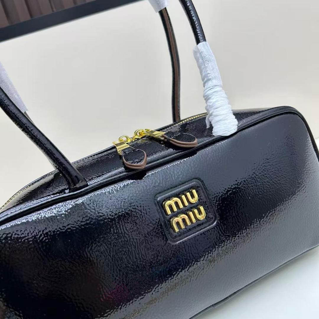 miu miu ブラック ボストンバッグ