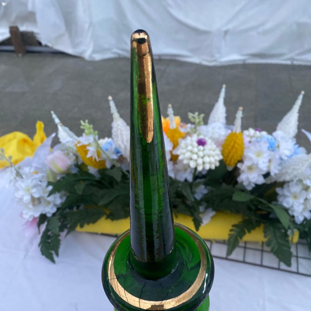 エレガントな緑色と金色の花瓶　デキャンタ　高さ59cm
