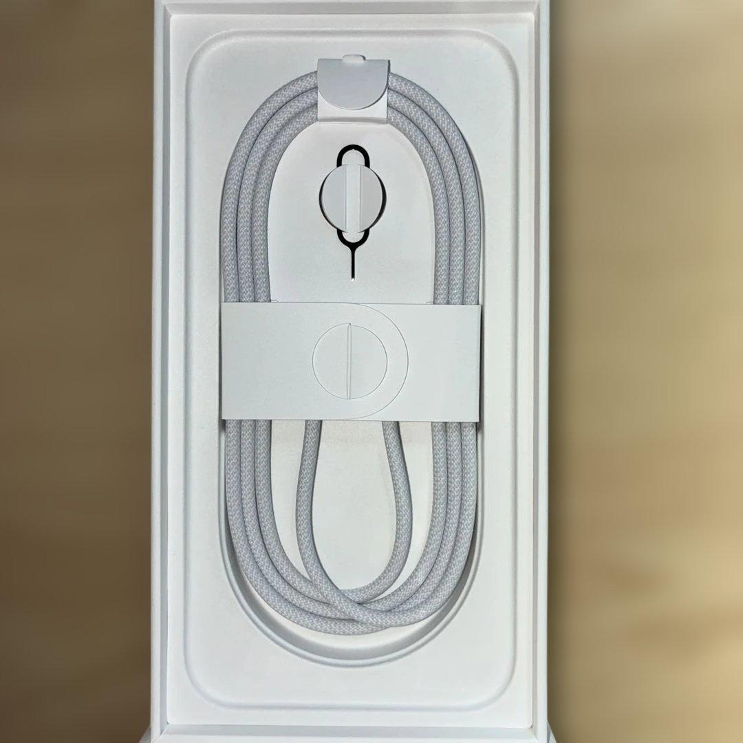 iPhone16e 128GB White ホワイト★美品★ガラスフィルム貼付済