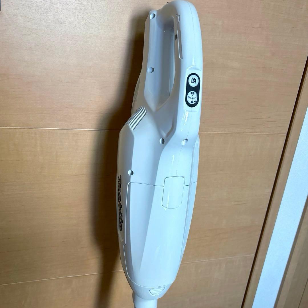 美品 動作良好 マキタ 充電式コードレス掃除機 CL107FD 付属品多数