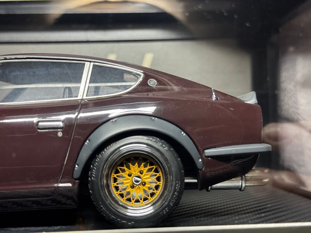 ミニカー Nissan Fairlody 240ZG (HS30) 1/18