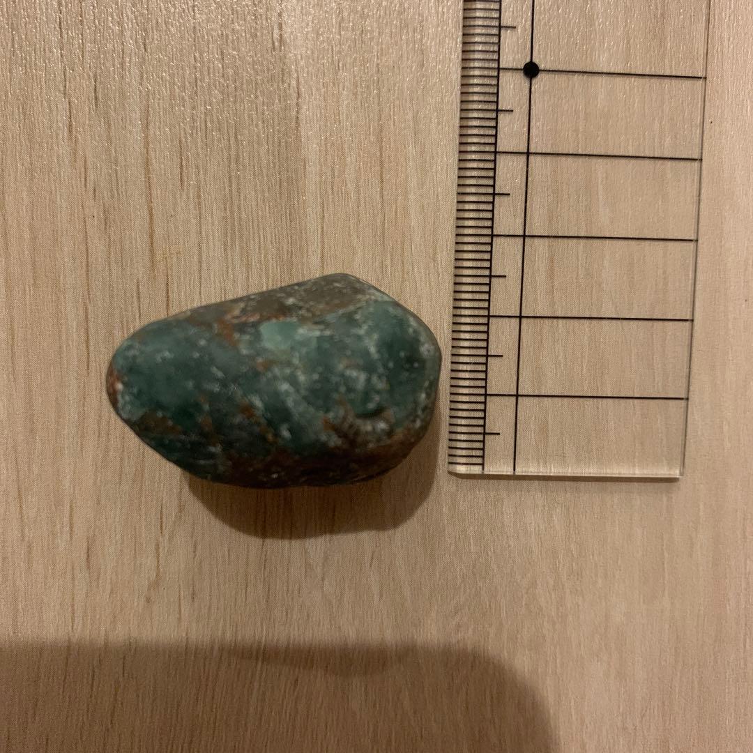 エメラルド原石　約3cm x 3cm ×2cm
