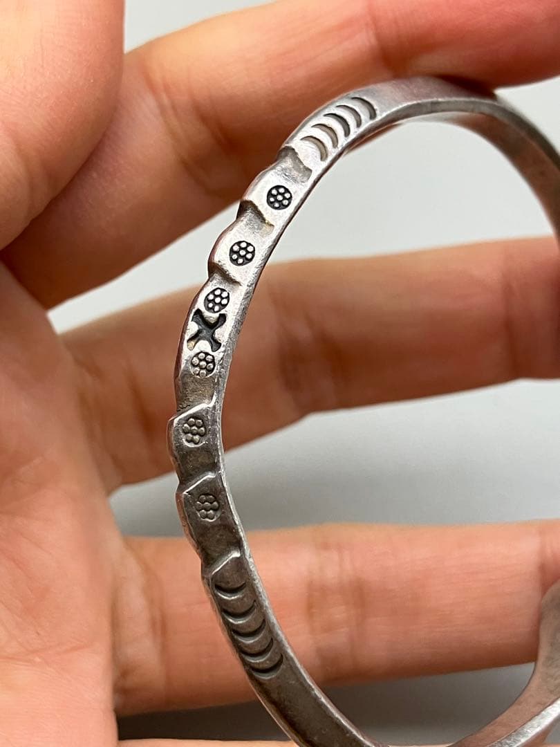 バングル　ハンドメイド　彫刻　魚 磁石につかない