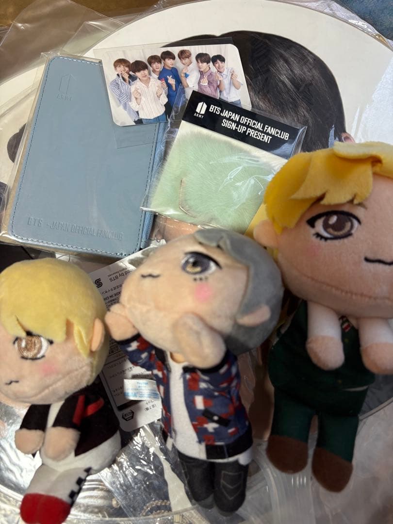 BTS グッズまとめ売り　うちわ ペンライト　缶バッジ　65点以上