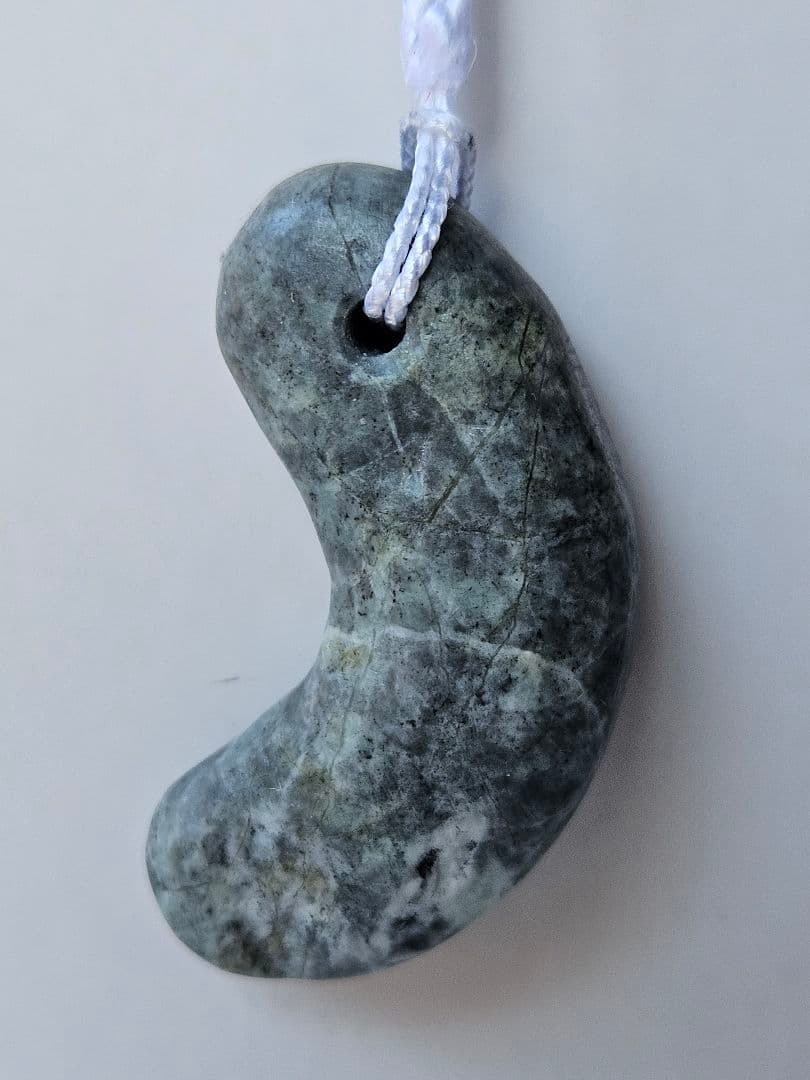 糸魚川　翡翠勾玉