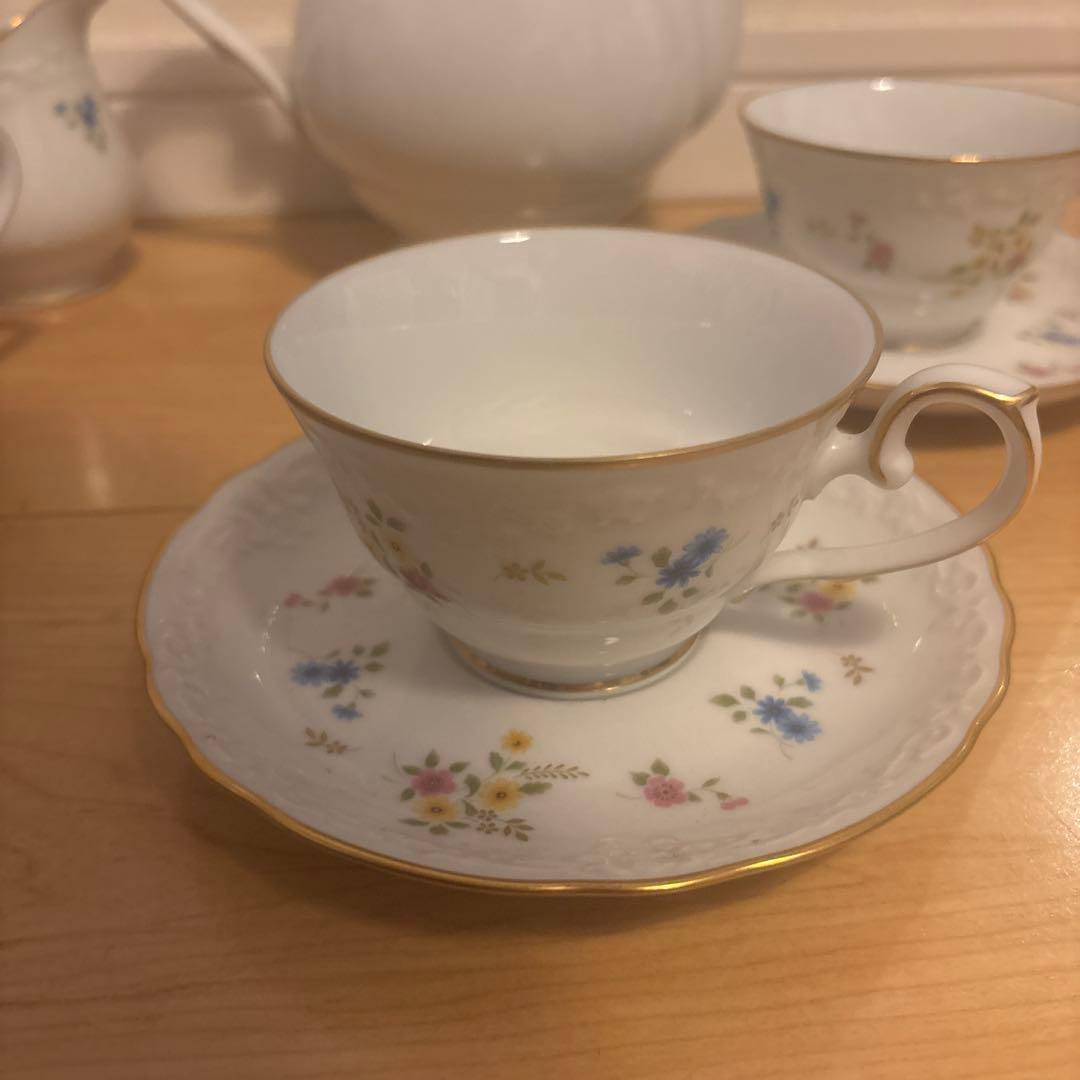 ノリタケ　NORITAKE 散らし花シリーズ　ティーセット　カップ　ソーサー