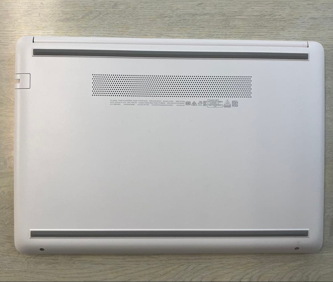 美品　HP Laptop 14s-dk0098AU