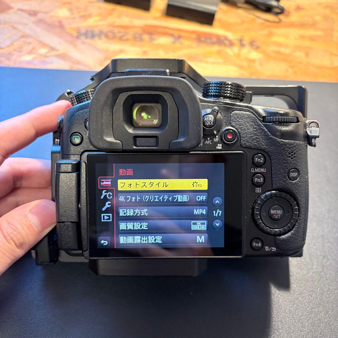 Panasonic LUMIX GH4本体 SmallRigケージ付 おまけ多数