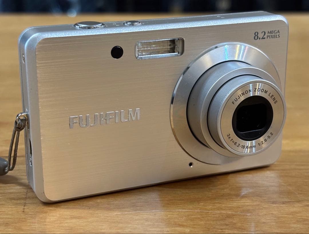 Fujifilm J10 コンパクトデジタルカメラ 8.2メガピクセル