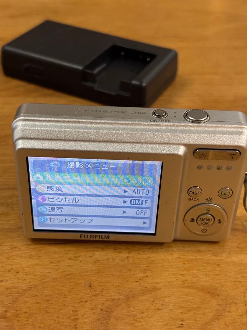 Fujifilm J10 コンパクトデジタルカメラ 8.2メガピクセル