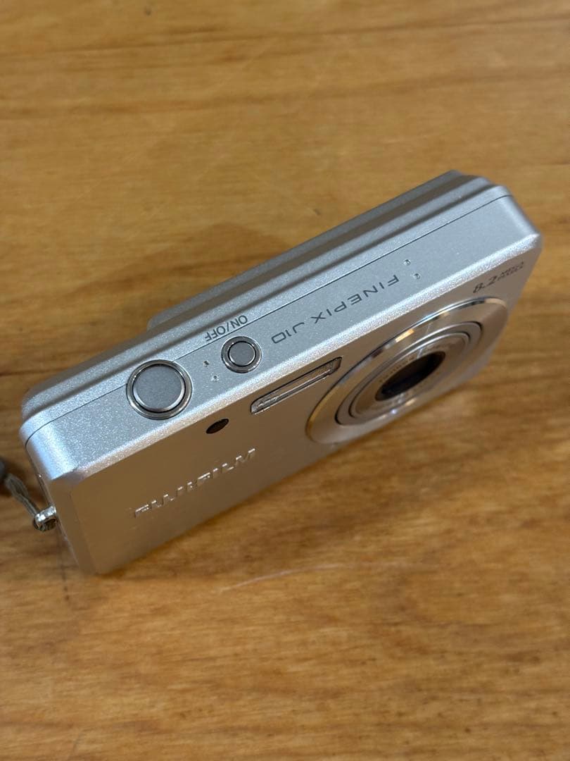 Fujifilm J10 コンパクトデジタルカメラ 8.2メガピクセル
