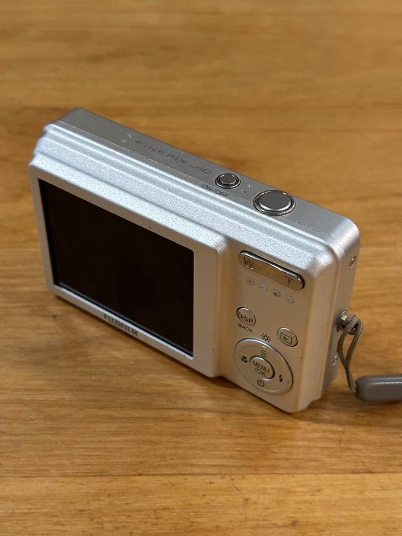 Fujifilm J10 コンパクトデジタルカメラ 8.2メガピクセル
