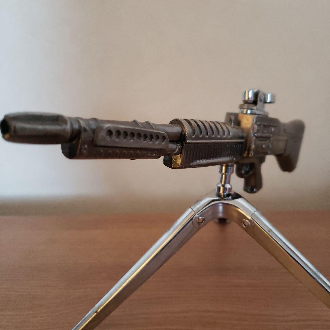 メタル製ライフル型フィギュア 三脚スタンド付き