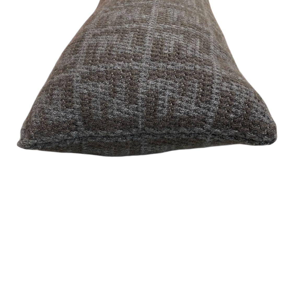 定価17万 未使用 フェンディFENDI FFレクタングル クッション カシミヤ